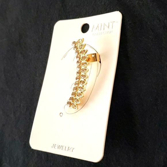 🥳3/20🥳 Gold Tone Left Ear Rhinestone Cuff - New in Package - Picture 3 of 7